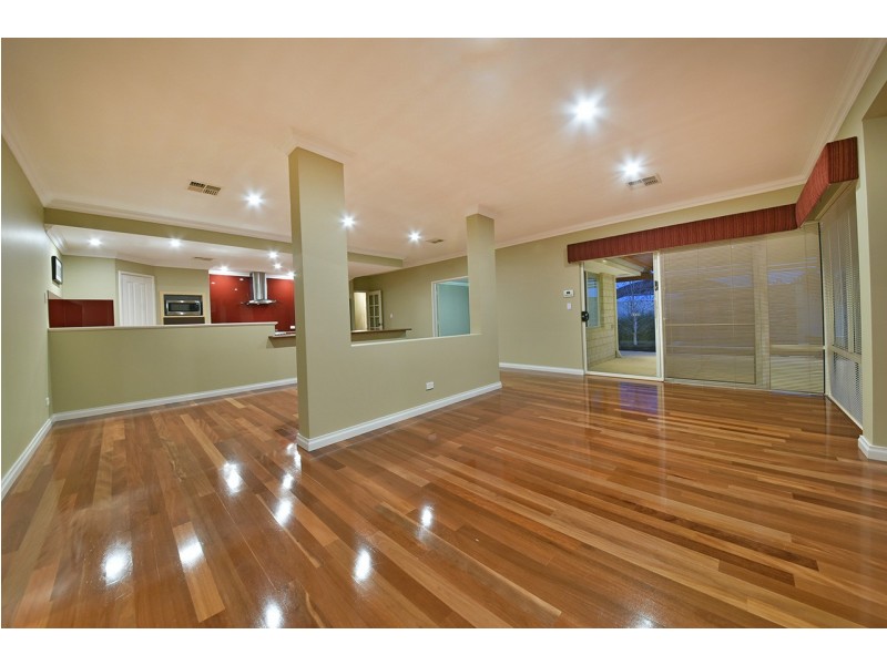 38 Fineview Crescent, Carramar WA 6031