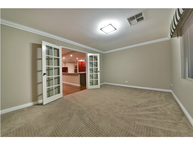 38 Fineview Crescent, Carramar WA 6031