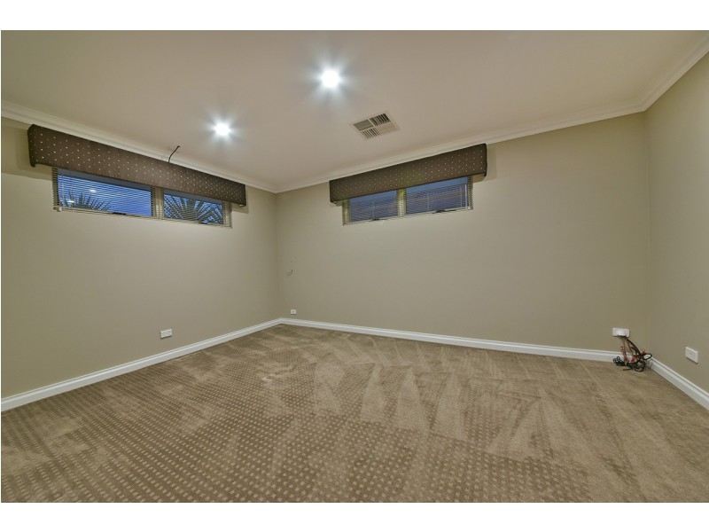 38 Fineview Crescent, Carramar WA 6031
