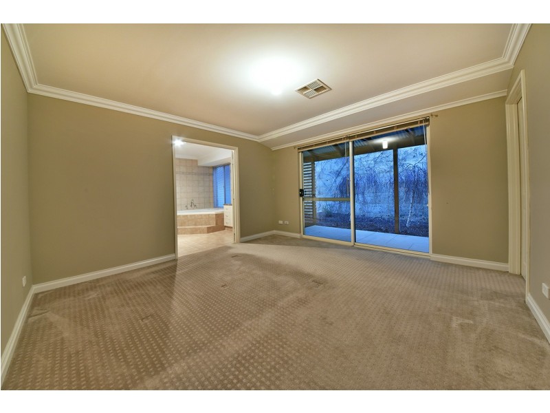 38 Fineview Crescent, Carramar WA 6031