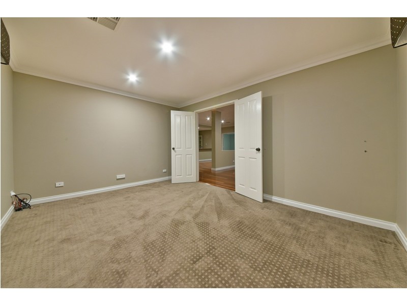 38 Fineview Crescent, Carramar WA 6031