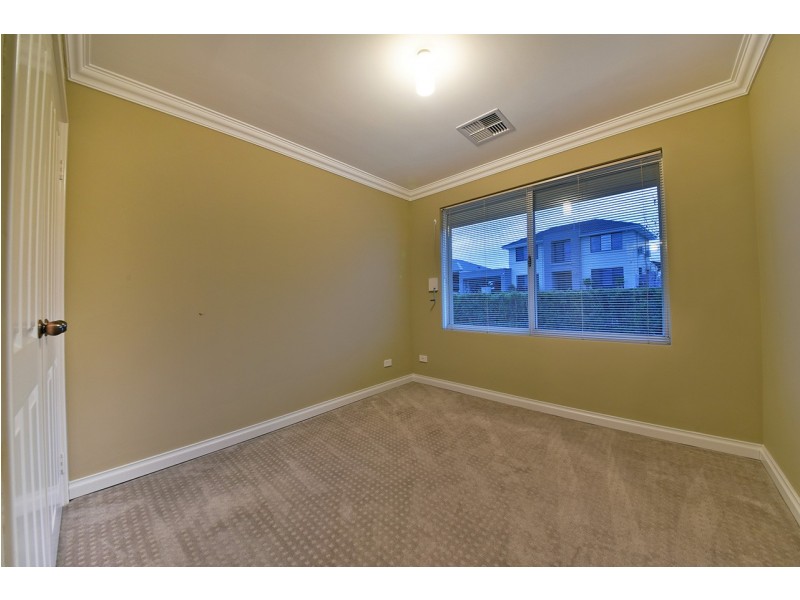 38 Fineview Crescent, Carramar WA 6031