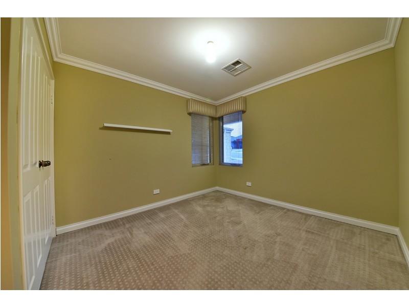 38 Fineview Crescent, Carramar WA 6031