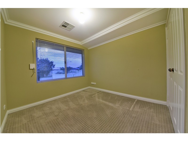 38 Fineview Crescent, Carramar WA 6031
