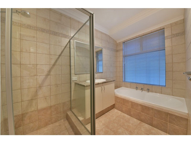 38 Fineview Crescent, Carramar WA 6031