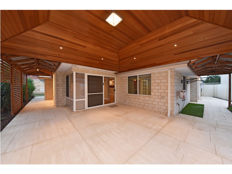 38 Fineview Crescent, Carramar WA 6031