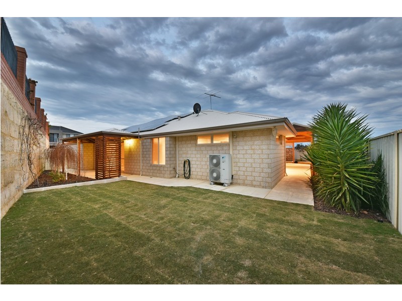 38 Fineview Crescent, Carramar WA 6031