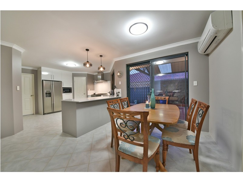 28 Strathalbyn Loop, Carramar WA 6031