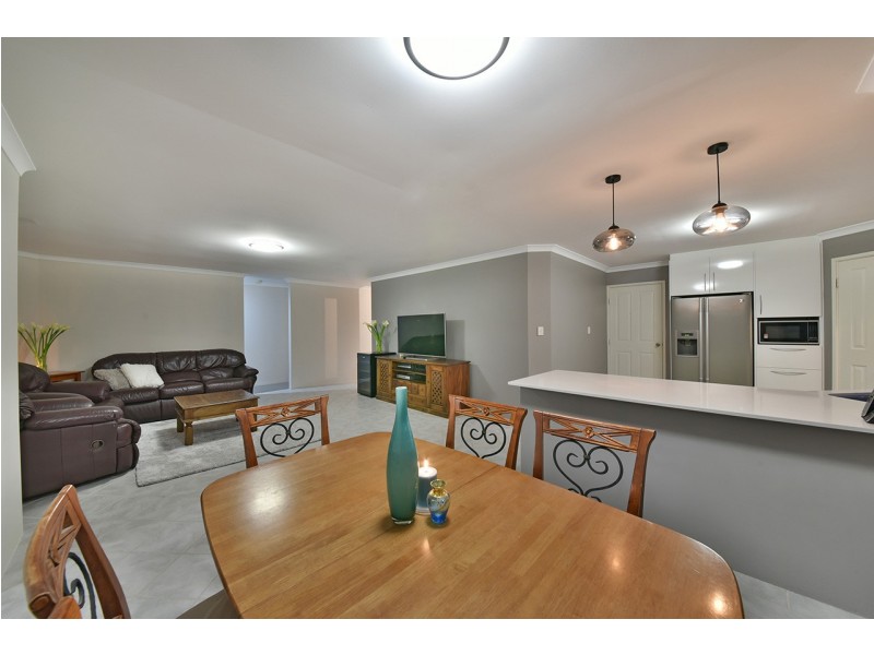 28 Strathalbyn Loop, Carramar WA 6031