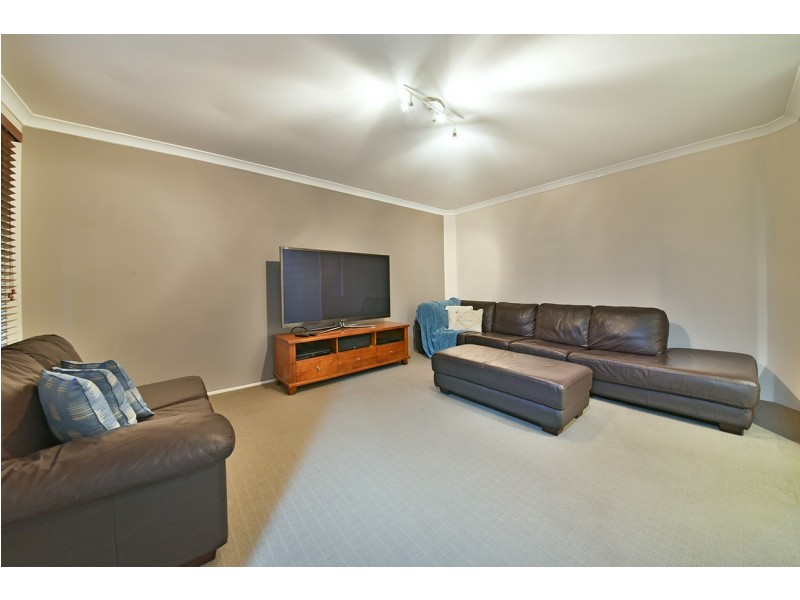28 Strathalbyn Loop, Carramar WA 6031