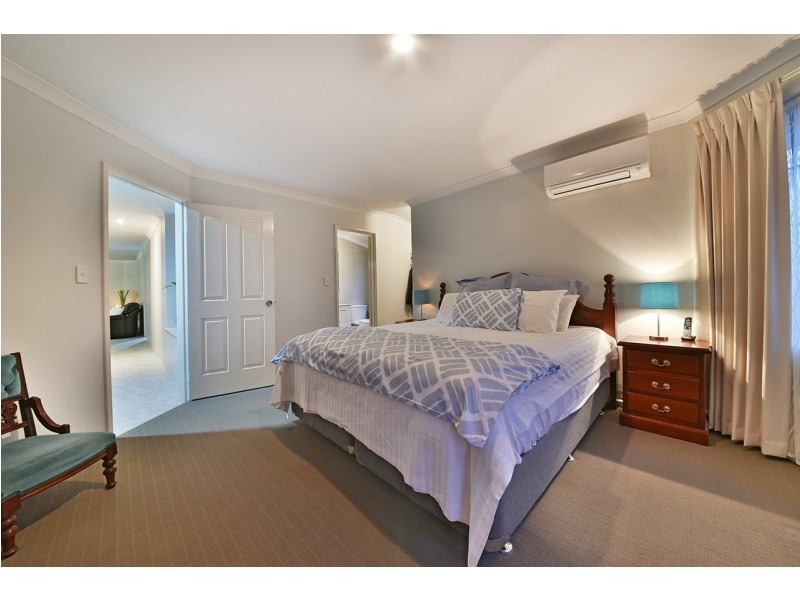 28 Strathalbyn Loop, Carramar WA 6031