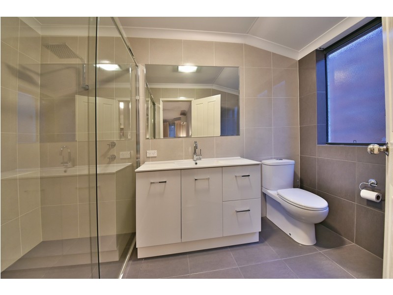 28 Strathalbyn Loop, Carramar WA 6031