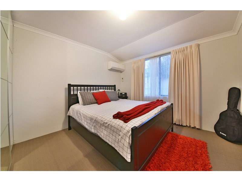 28 Strathalbyn Loop, Carramar WA 6031