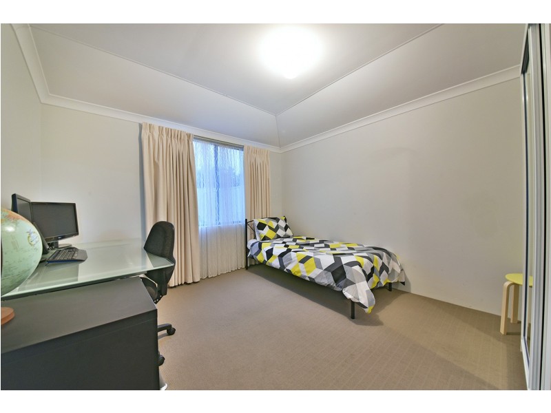 28 Strathalbyn Loop, Carramar WA 6031