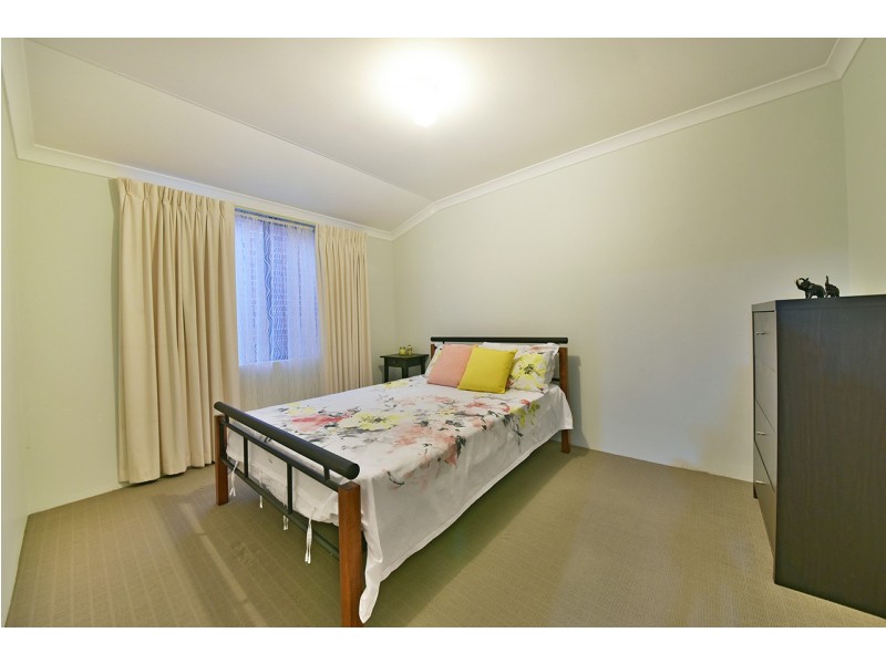 28 Strathalbyn Loop, Carramar WA 6031
