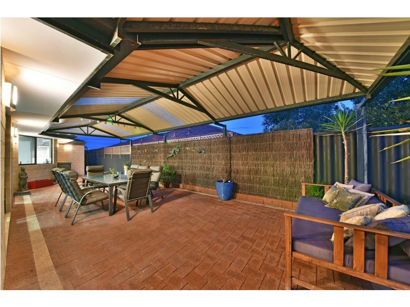 28 Strathalbyn Loop, Carramar WA 6031