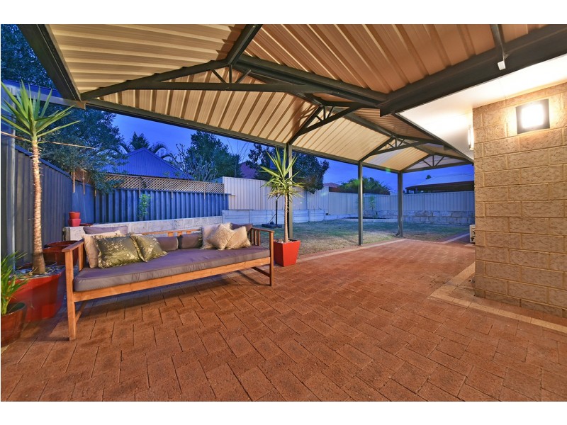 28 Strathalbyn Loop, Carramar WA 6031