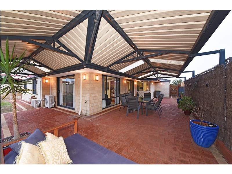 28 Strathalbyn Loop, Carramar WA 6031