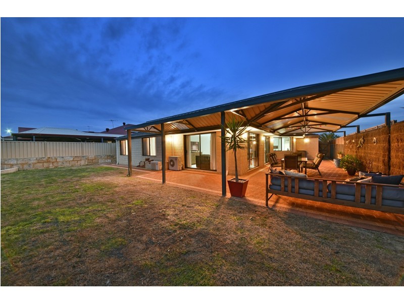 28 Strathalbyn Loop, Carramar WA 6031