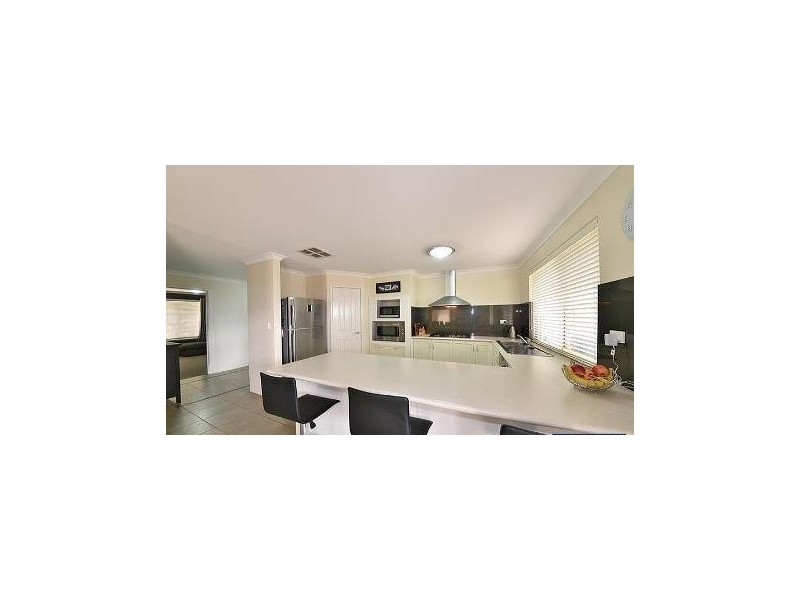 3 Lauderdale Ramble, Carramar WA 6031