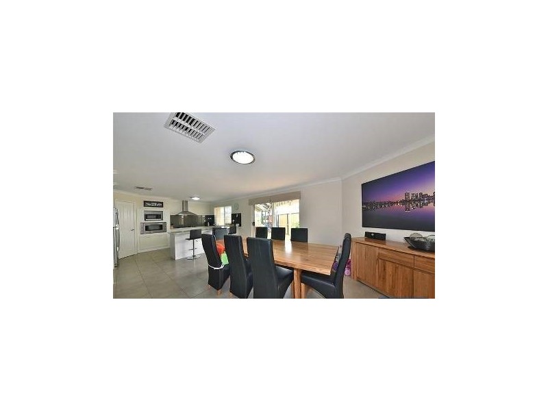 3 Lauderdale Ramble, Carramar WA 6031