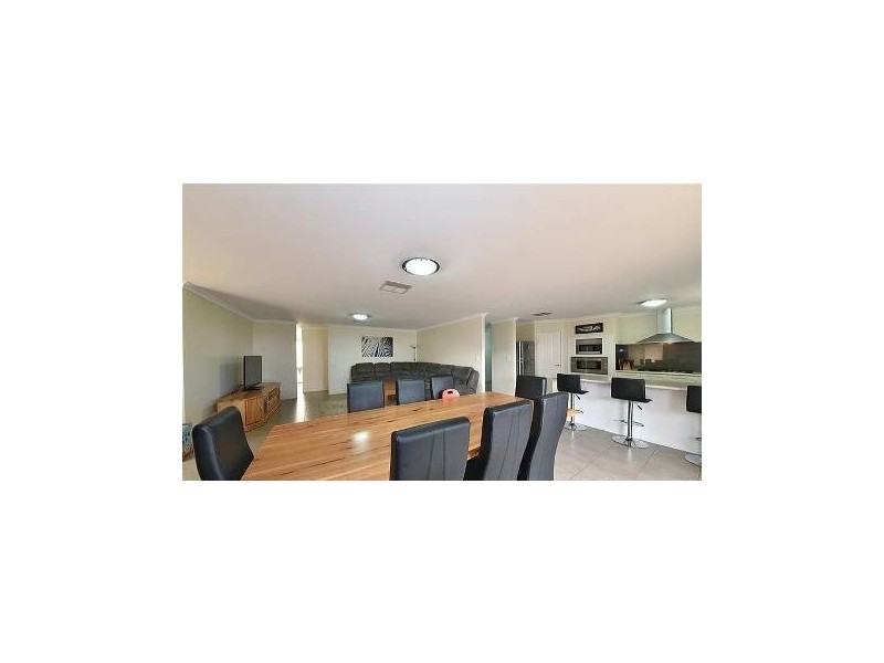 3 Lauderdale Ramble, Carramar WA 6031