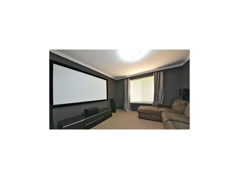 3 Lauderdale Ramble, Carramar WA 6031