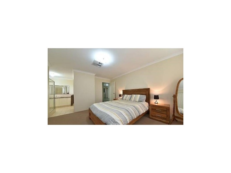 3 Lauderdale Ramble, Carramar WA 6031