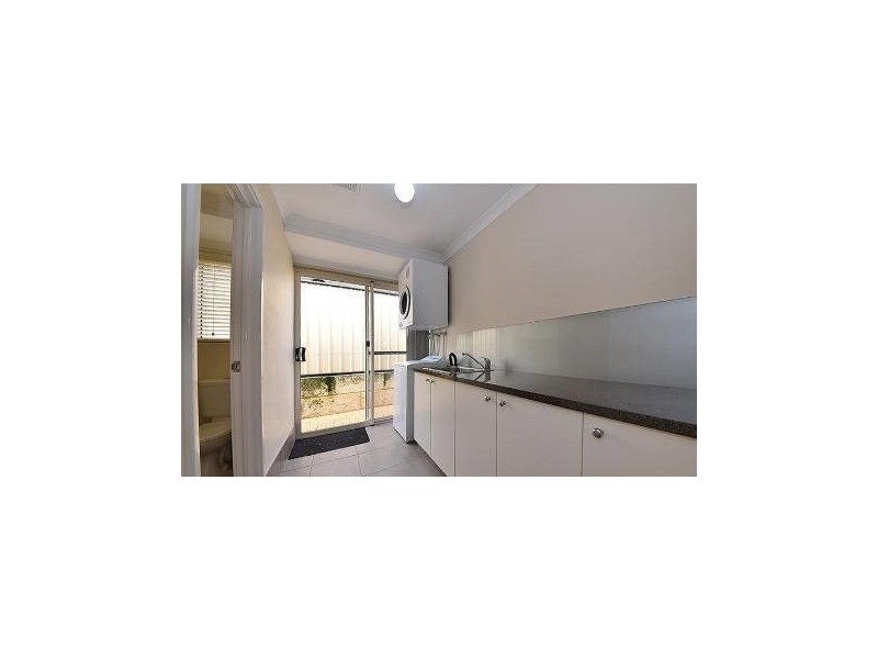 3 Lauderdale Ramble, Carramar WA 6031