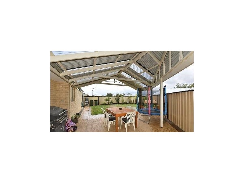 3 Lauderdale Ramble, Carramar WA 6031