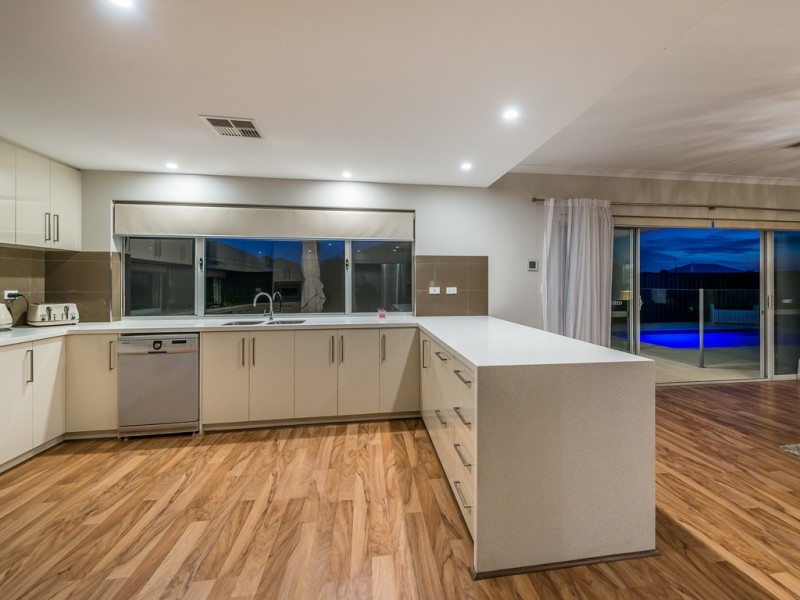 30 Wildwood Mews, Carramar WA 6031