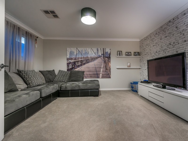 30 Wildwood Mews, Carramar WA 6031