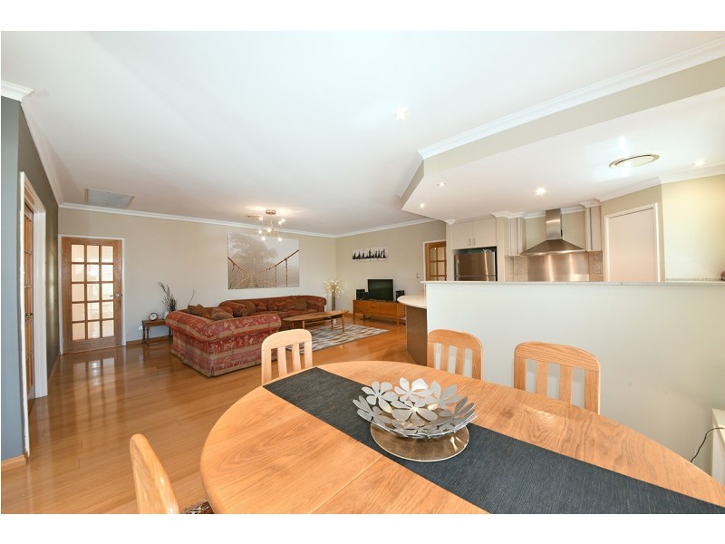 25 Labianca Vista, Carramar WA 6031
