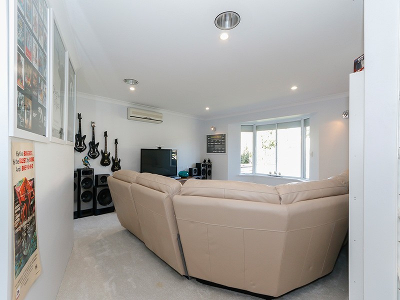 10 Lind Court, Quinns Rocks WA 6030