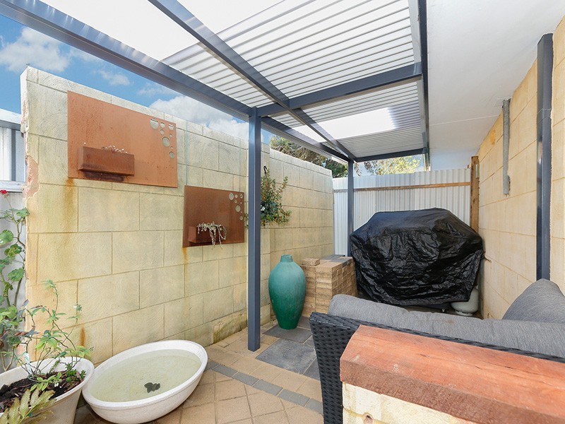 10 Lind Court, Quinns Rocks WA 6030