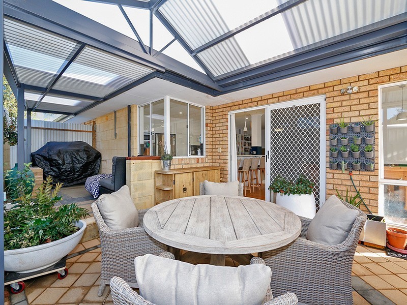 10 Lind Court, Quinns Rocks WA 6030