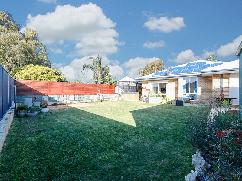 10 Lind Court, Quinns Rocks WA 6030