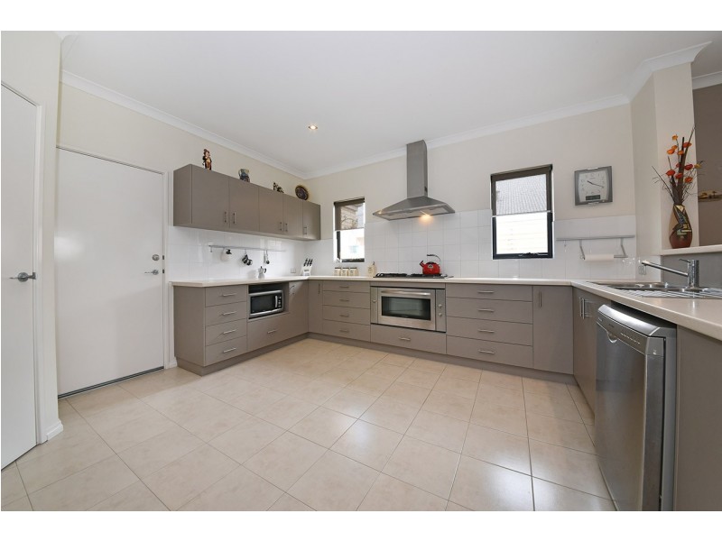 10 Coolidge Gardens, Tapping WA 6065