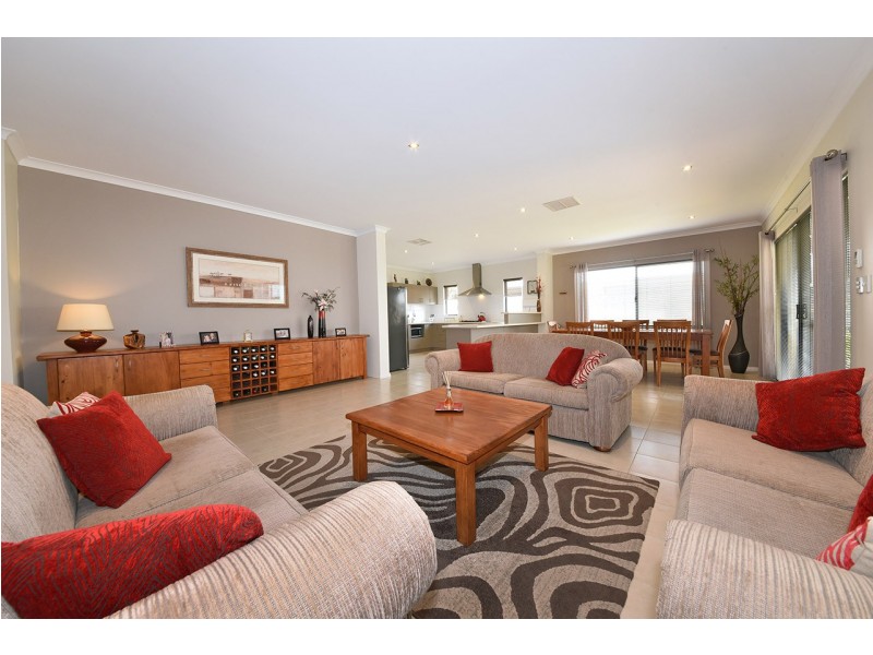 10 Coolidge Gardens, Tapping WA 6065