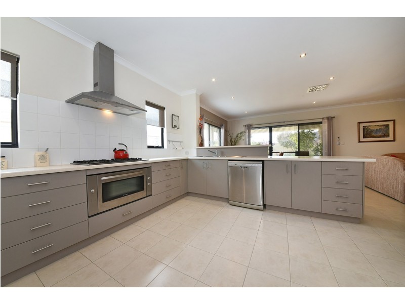 10 Coolidge Gardens, Tapping WA 6065