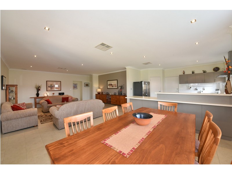 10 Coolidge Gardens, Tapping WA 6065