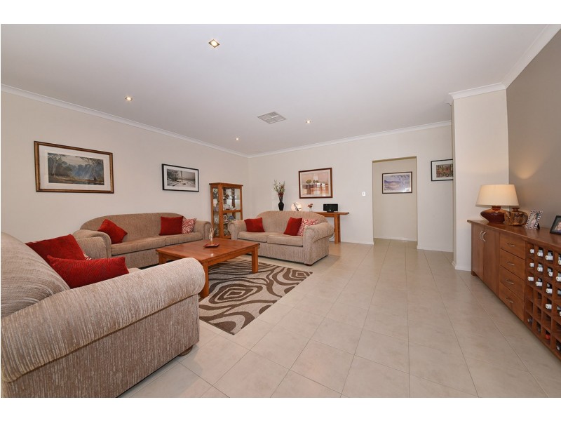 10 Coolidge Gardens, Tapping WA 6065