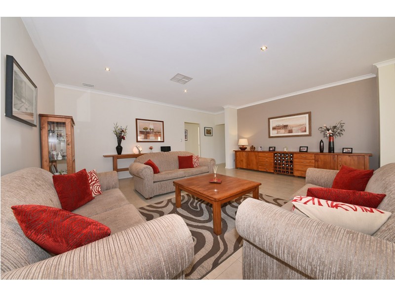 10 Coolidge Gardens, Tapping WA 6065