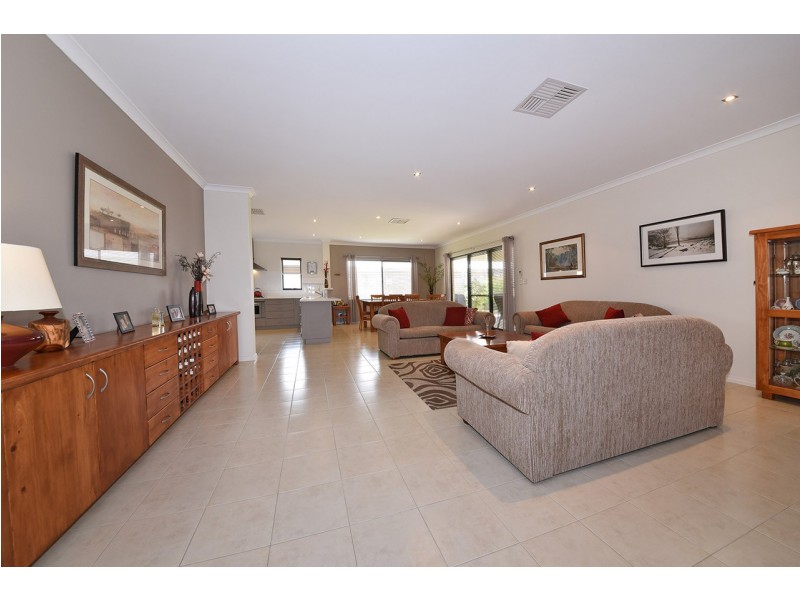 10 Coolidge Gardens, Tapping WA 6065