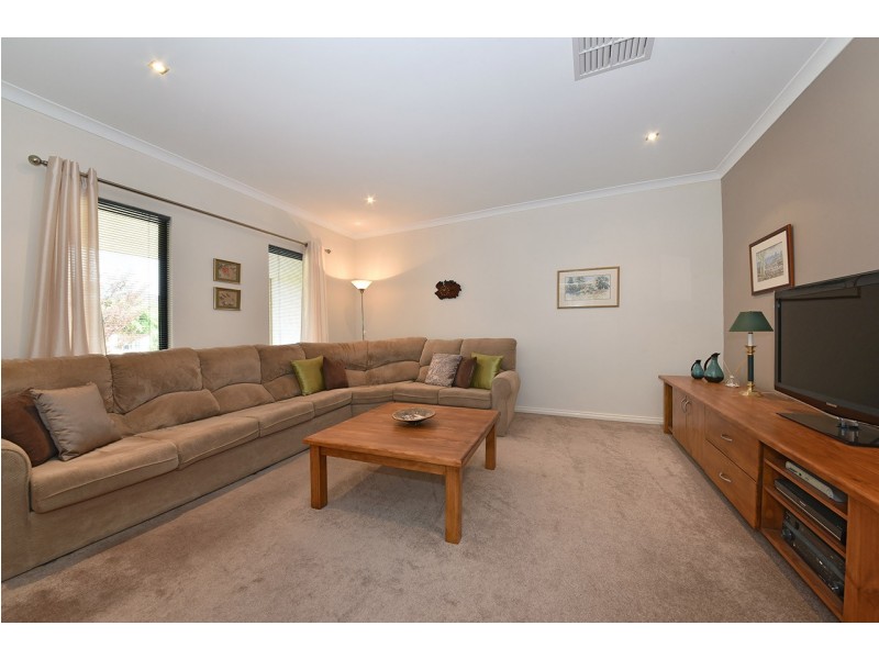 10 Coolidge Gardens, Tapping WA 6065