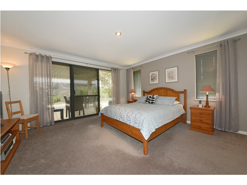 10 Coolidge Gardens, Tapping WA 6065