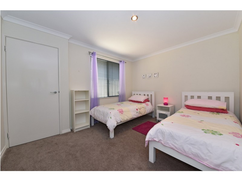 10 Coolidge Gardens, Tapping WA 6065