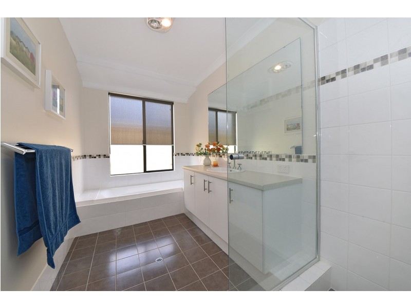 10 Coolidge Gardens, Tapping WA 6065