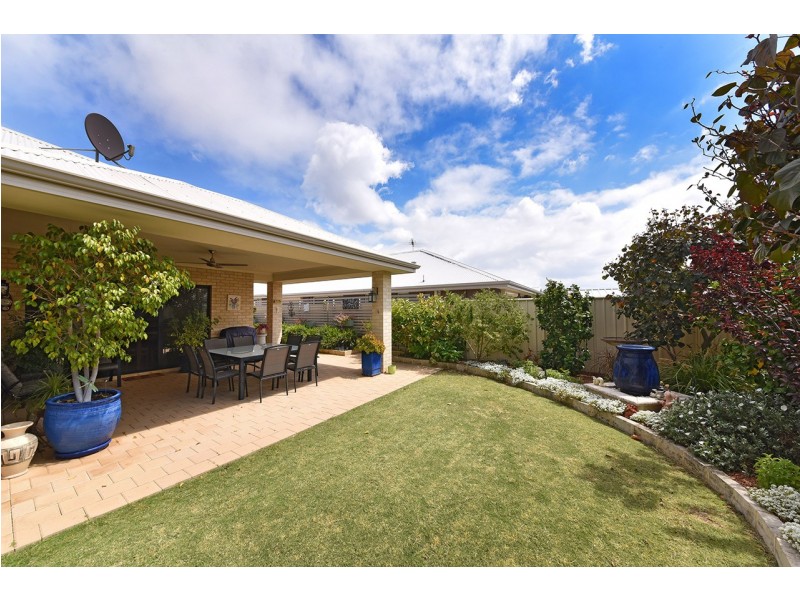 10 Coolidge Gardens, Tapping WA 6065