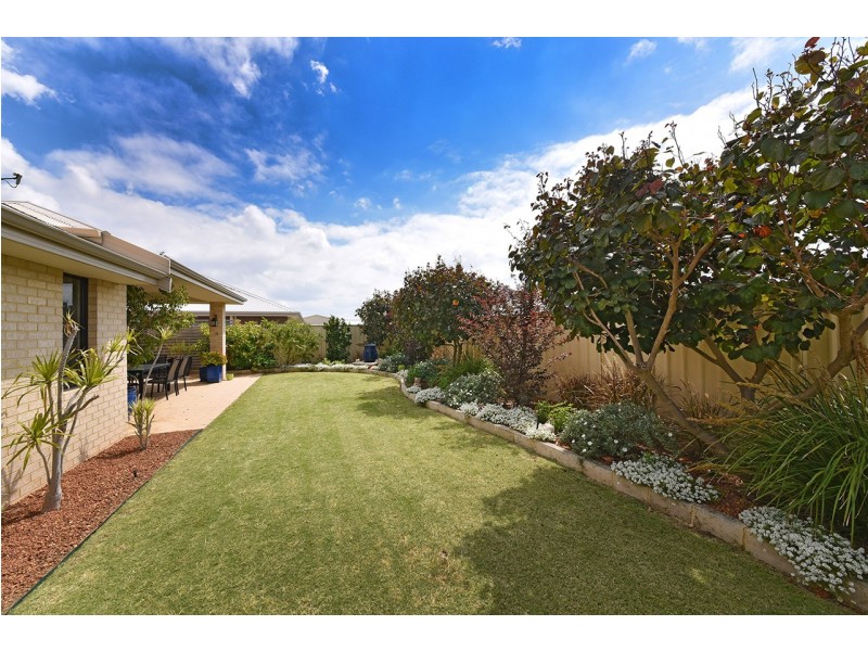 10 Coolidge Gardens, Tapping WA 6065